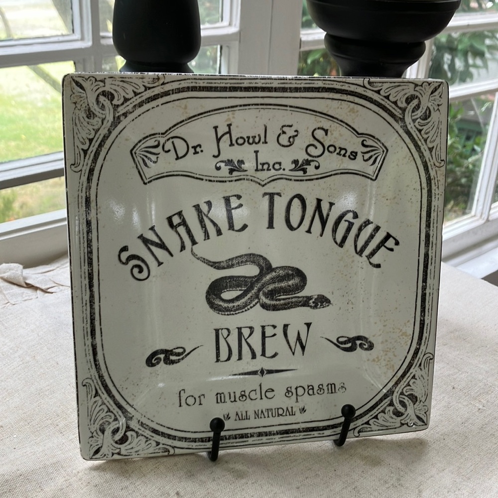 Hallow Apothecary Dr. Howl & Sons Snake Tongue Plate